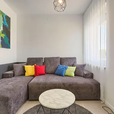 Astinian Jadranka * Pula