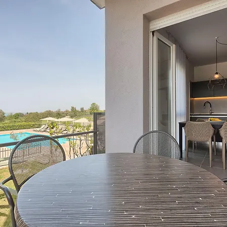 Astinian Jadranka Pula