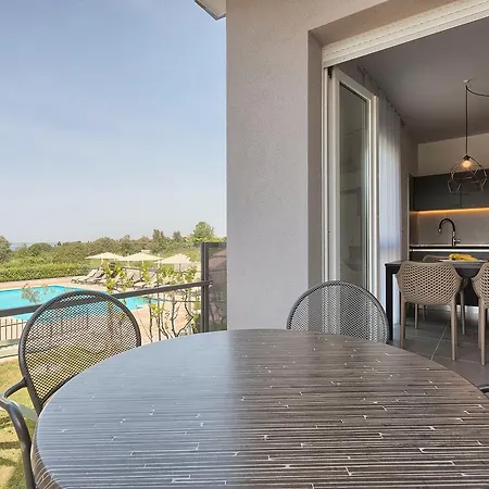 Astinian Jadranka Pula