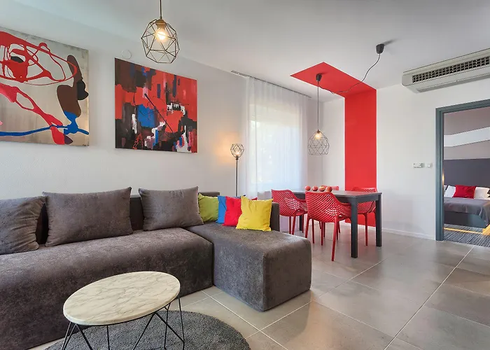 Astinian Jadranka * Πούλα