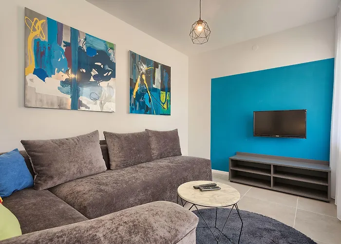 Astinian Jadranka * Πούλα