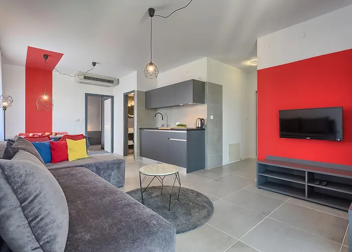 Astinian Jadranka Πούλα