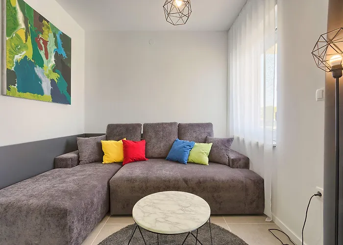 Astinian Jadranka * Πούλα