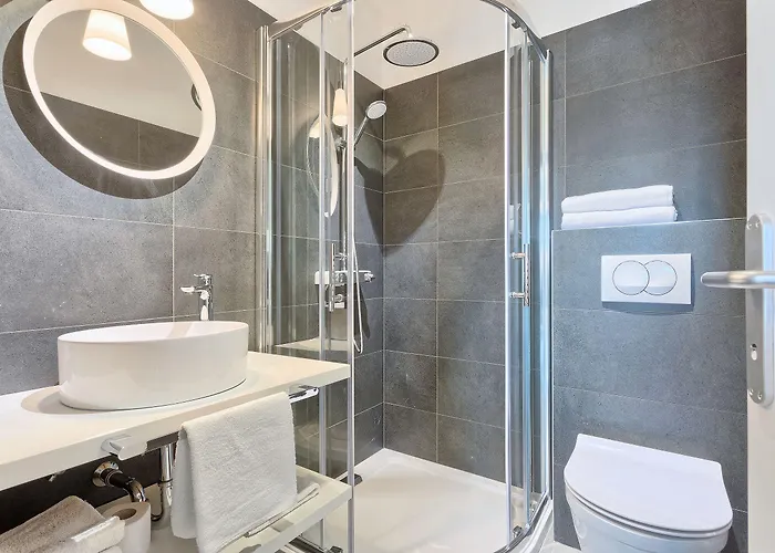 Astinian Jadranka * Πούλα