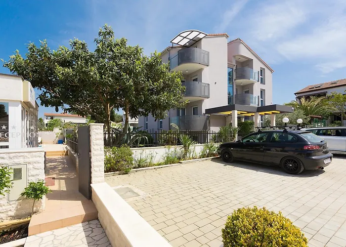 Astinian Jadranka Πούλα