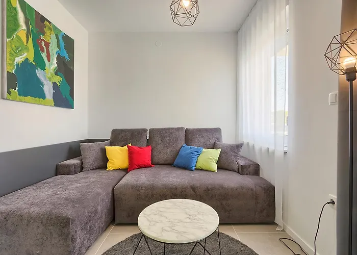 Astinian Jadranka * Πούλα